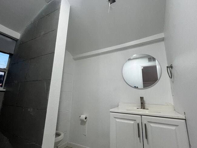 Building Photo - 875 S Lake Shore Way