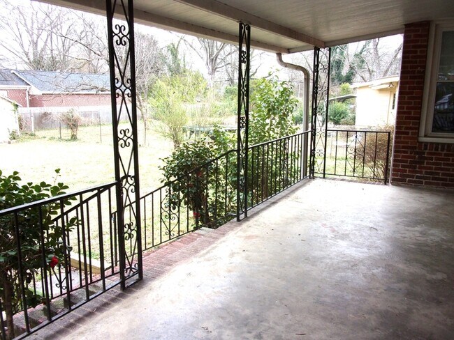 Building Photo - 738 Charlotte Ave