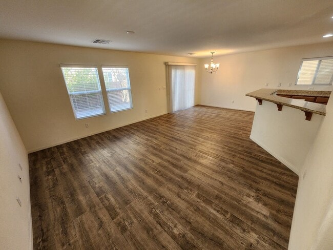 Building Photo - Lovely Two Story Home in Mountain Edge Community