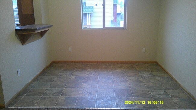 Building Photo - MOVE IN SPECIAL!! Spacious 3 bed 2.5 bath townhouse