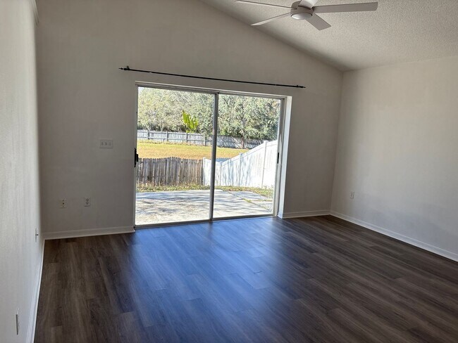 Building Photo - 3 Bedroom Home in Highly Desirable Orlando Neighborhood