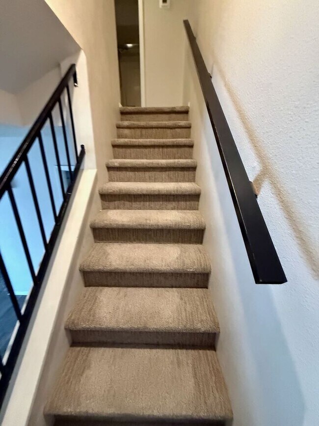 Building Photo - 286 W Palomino Dr