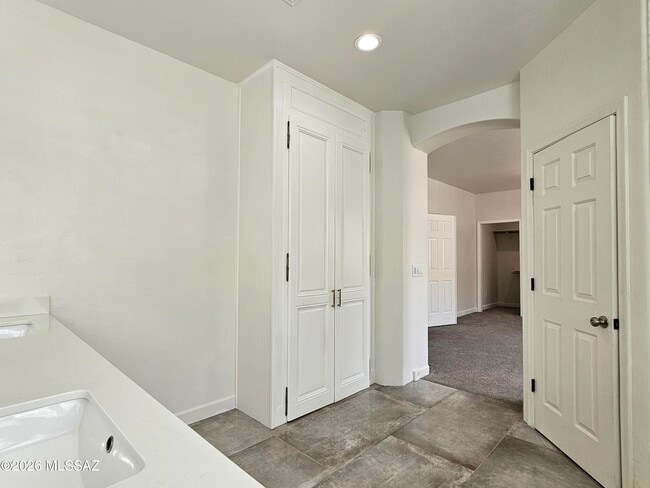 Building Photo - 4389 N Sunset Cliff Dr