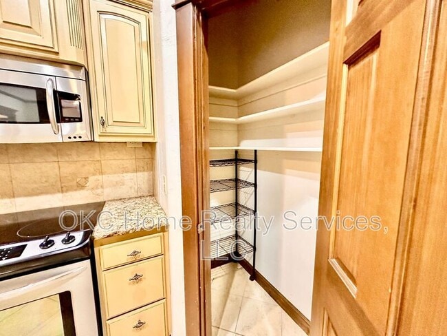 Building Photo - 1216 NW 190th Pl