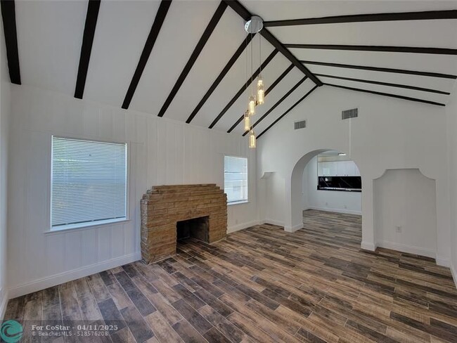 Building Photo - 1744 SW 10th St