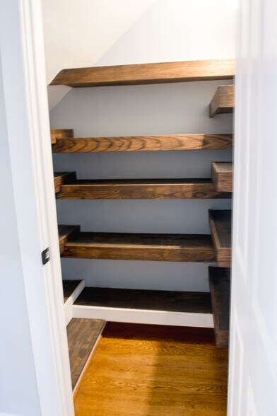 Building Photo - 16015 Kelly Park Cir