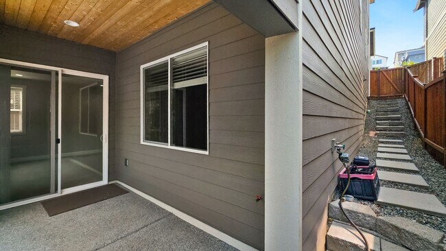Building Photo - 18231 3rd Dr SE