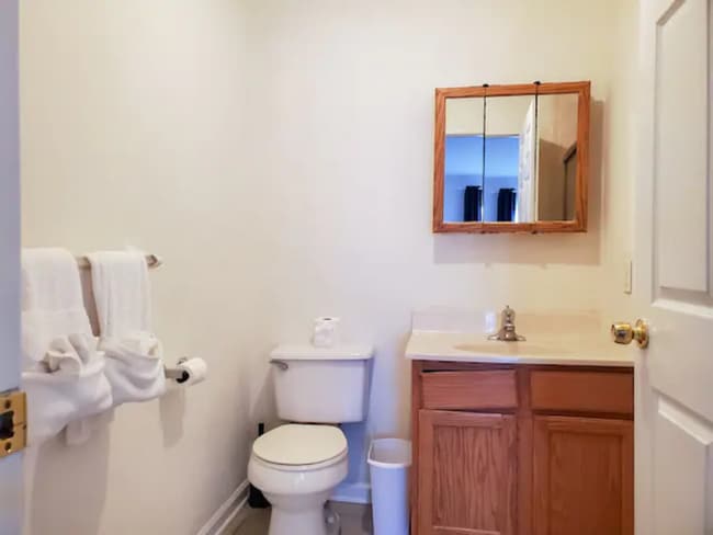 Building Photo - 889 Green St