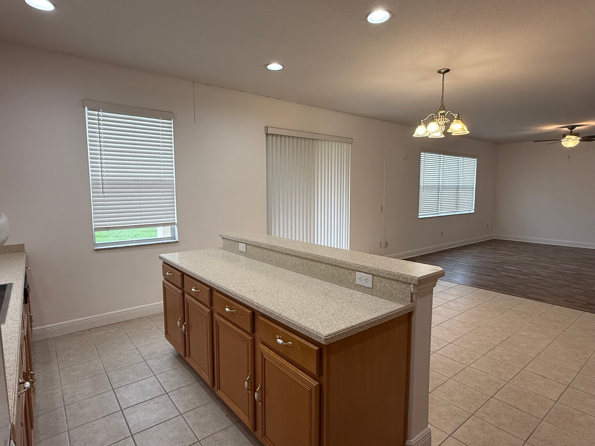 Building Photo - 502 First Cape Coral Dr