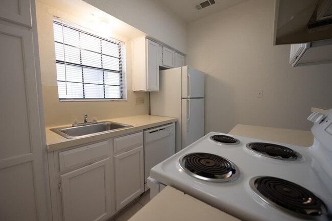 Building Photo - 1908 San Antonio St