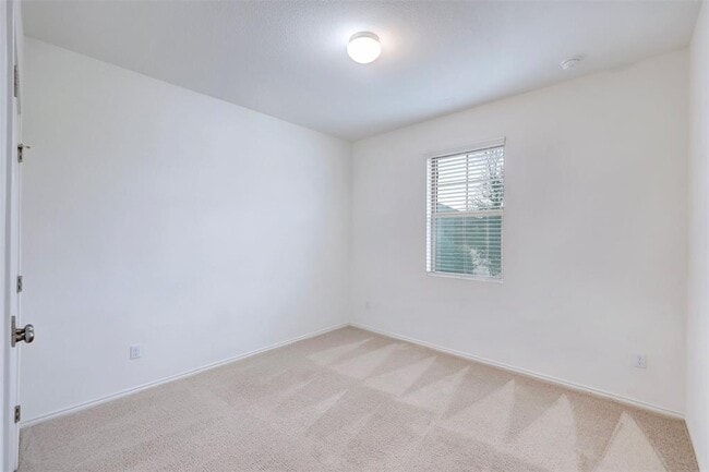 Building Photo - 307 Simmental Loop