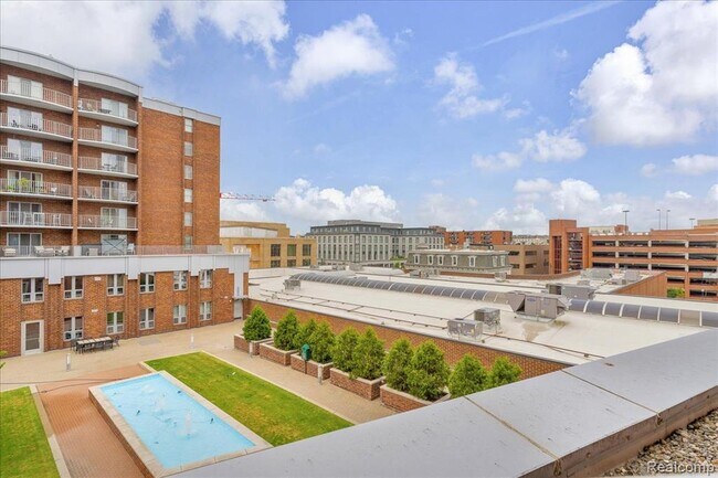 Building Photo - 411 S Old Woodward Ave