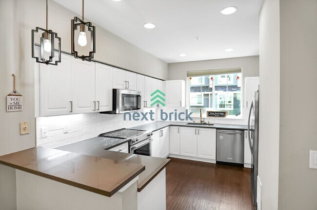 Building Photo - "Charming 2-Bed, 2.5-Bath Retreat in Bothell - Spacious 1157 Sq Ft Haven!"