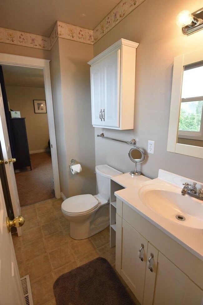 Building Photo - 222 Ridgeway Dr