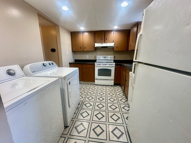 Building Photo - 6340 Commons Dr