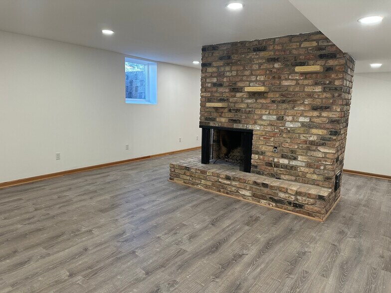 Building Photo - 7303 Glouchester Dr