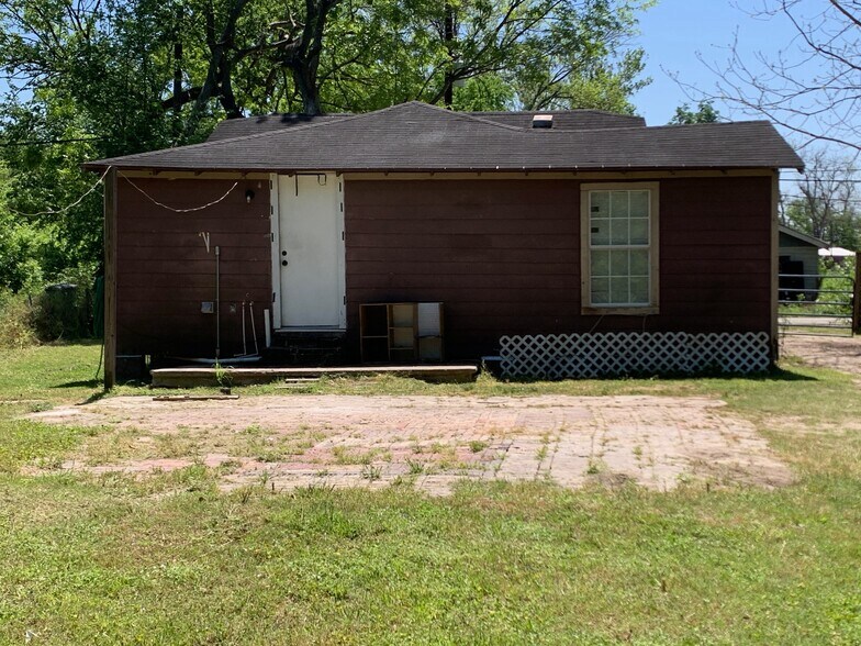 Building Photo - 828 Rosie St