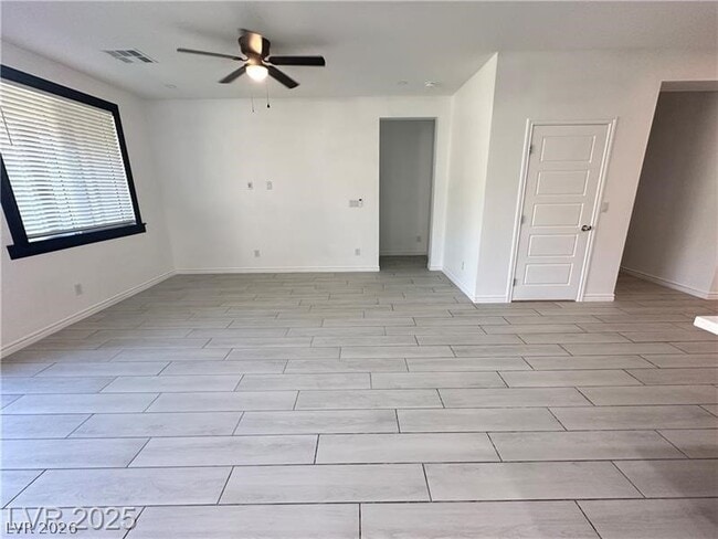 Building Photo - 9565 Camelback Crk Dr