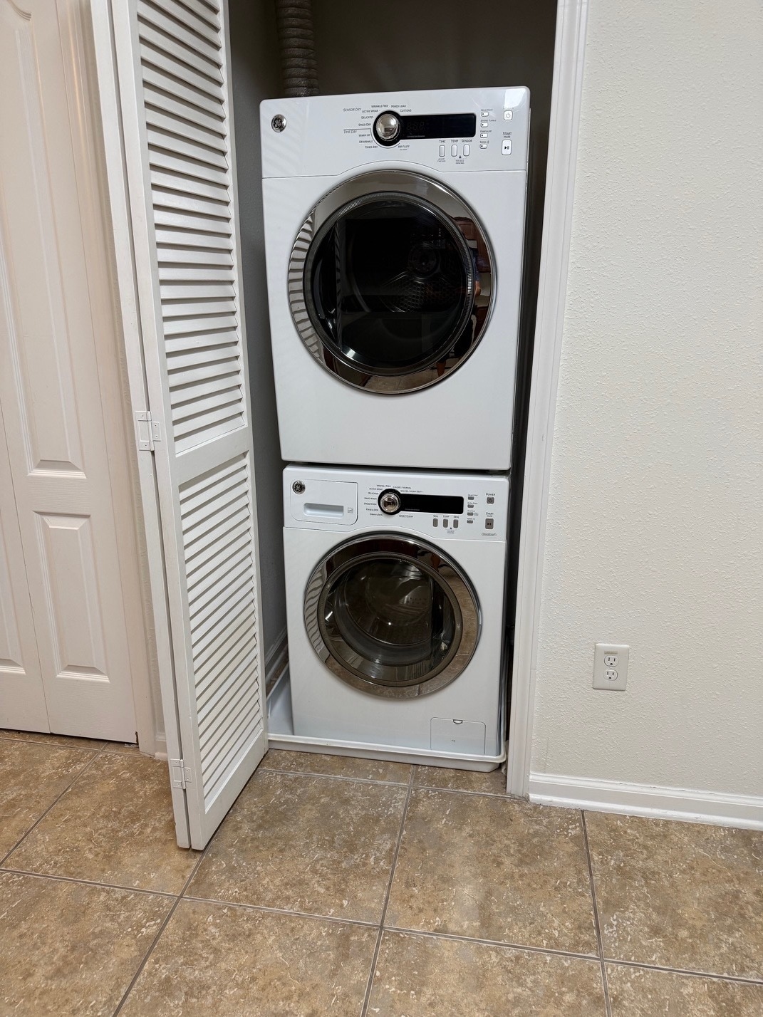 Building Photo - 4908 Key Lime Dr