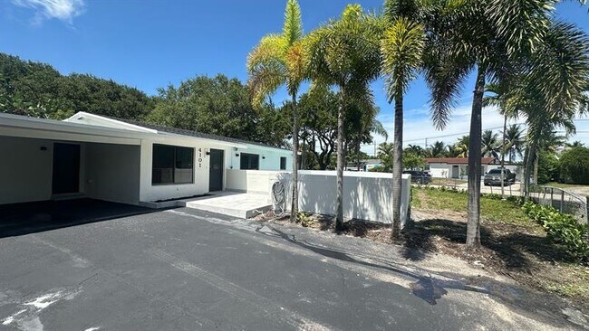 Building Photo - 4101 SW 48th Ct
