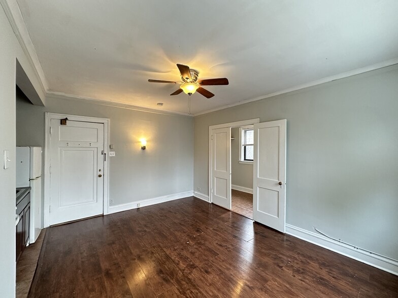 Building Photo - 4333 N Damen Ave