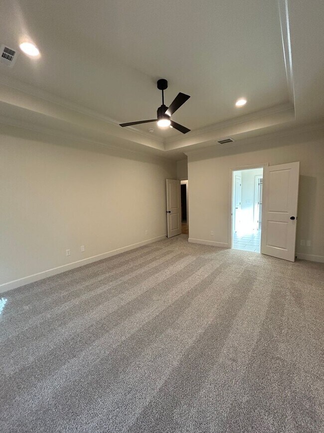 Building Photo - Beautiful Modern Home in Pea Ridge!