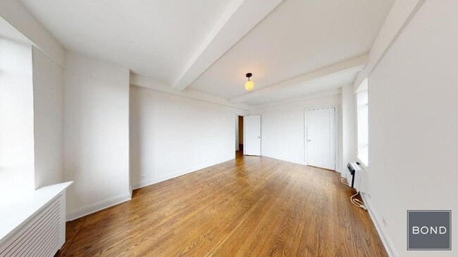 Building Photo - 20 Fifth Avenue