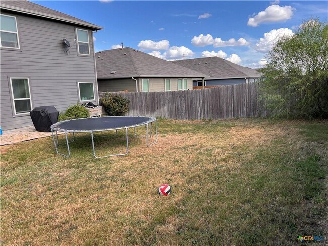 Building Photo - 533 Summersweet Rd