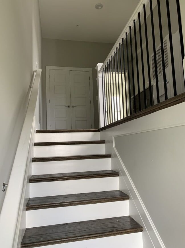 Building Photo - BEAUTIFUL TOWNHOMES IN MIDTOWN