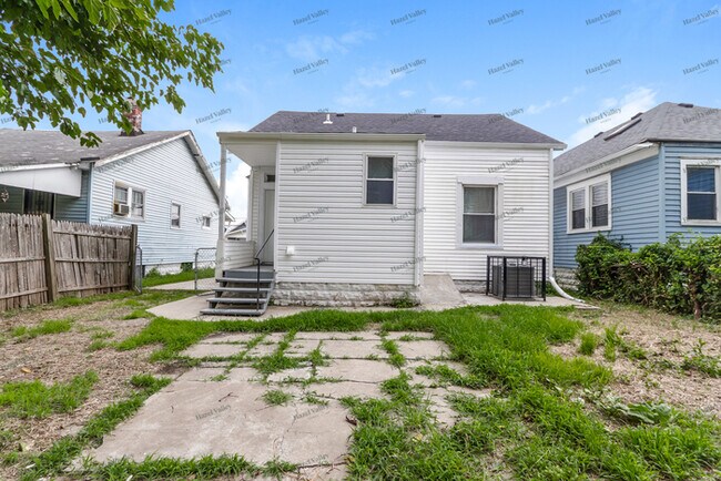 Building Photo - 230 S 39th St