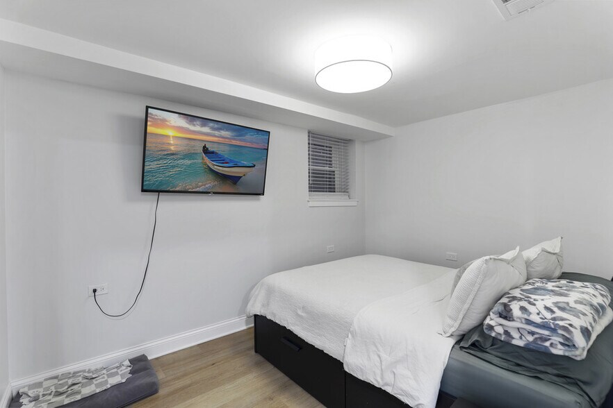 Building Photo - 520 N Ada St