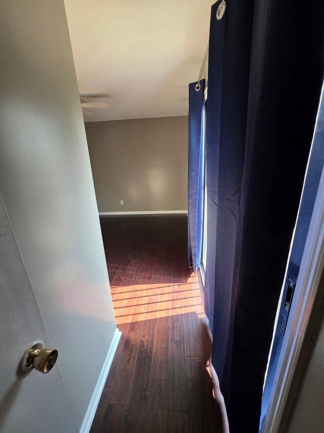 Building Photo - 2220 Woodridge Ln