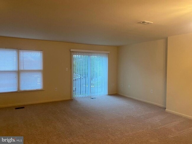 Building Photo - 5604 Gresham Ln