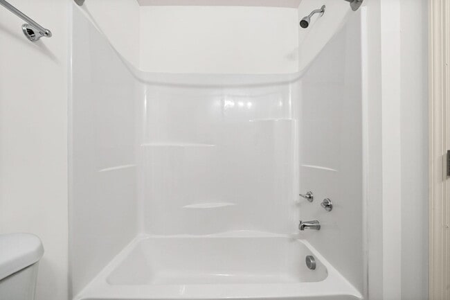 Building Photo - Spacious Rental Minutes from Downtown Nashville!