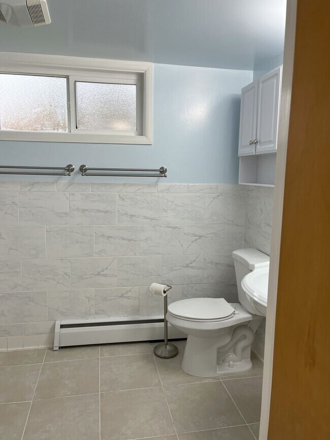 Building Photo - 1020 W Story St