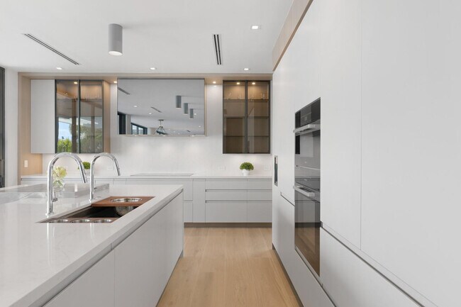 Building Photo - 1957 Harbourview Dr