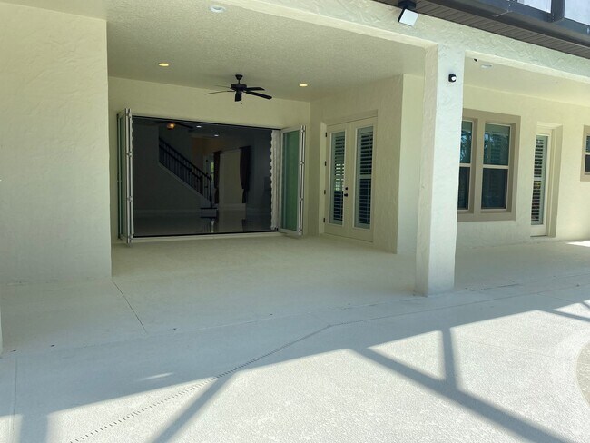 Building Photo - Exquisite 6-Bedroom Estate with Private Po...