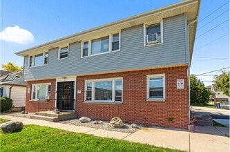 Building Photo - 1711 S 92nd St