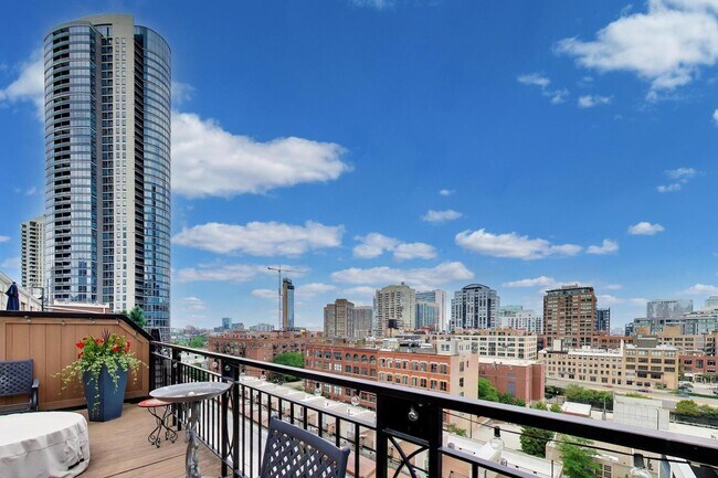 Building Photo - 360 W Illinois St