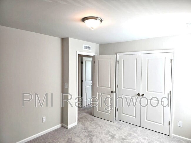 Building Photo - 1060 Maple Br Cir