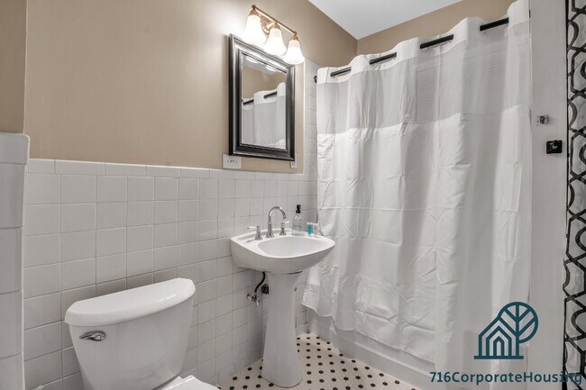 Building Photo - Furnished 3-Bedroom Upper Apartment on Bird Ave