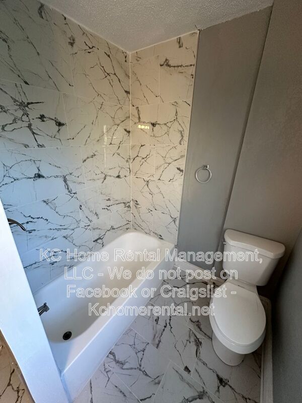 Building Photo - 2002 E 35th St