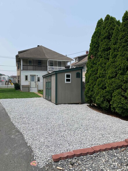 Building Photo - 50 E Walnut St