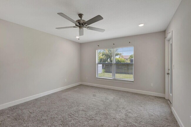 Building Photo - 6775 NW Abigail Ave
