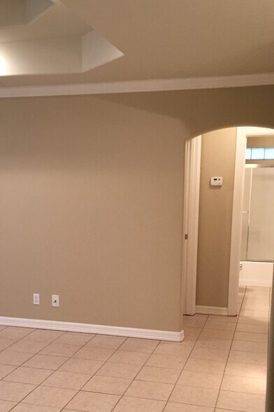 Spacious Rooms - 3704 Fairmont Ave