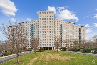 Building Photo - Fabulous Penthouse Apartment with Parking ...