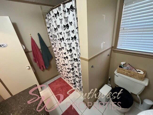 Building Photo - Spacious 3 Bedroom Brick Home in the Heart of Stephenville!