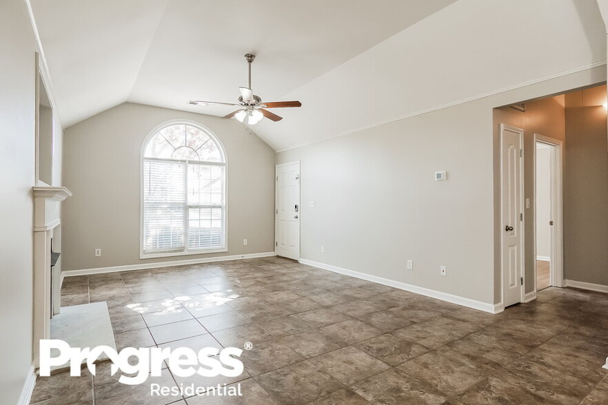 Building Photo - 277 Village Dr