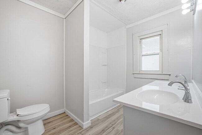 Building Photo - 1843 Ohio Ave