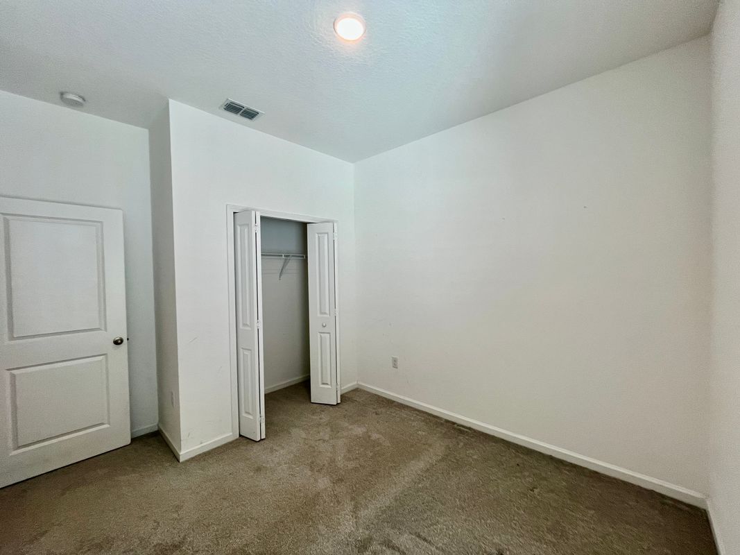 Building Photo - 421 Disa Dr